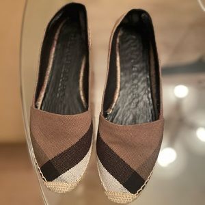 Authentic, Burberry, beige canvas espadrilles flats, size 37, narrow
